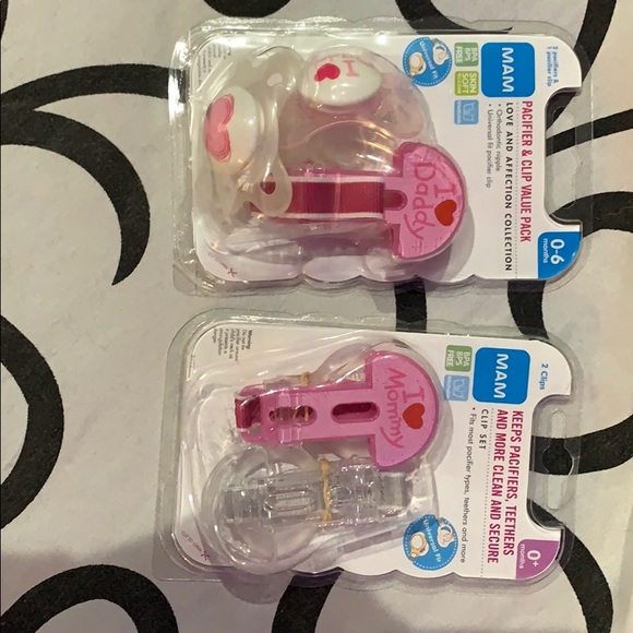 Two pacifiers and two clips - Picture 1 of 4